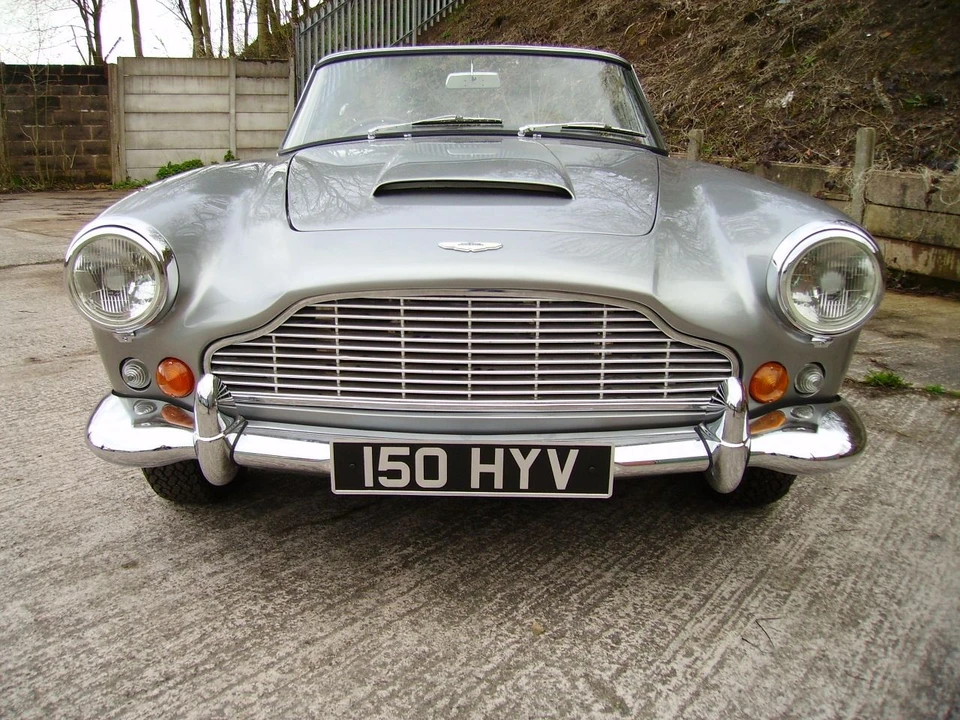 1963 Aston Martin DB4 Convertible - Image 7 of 8