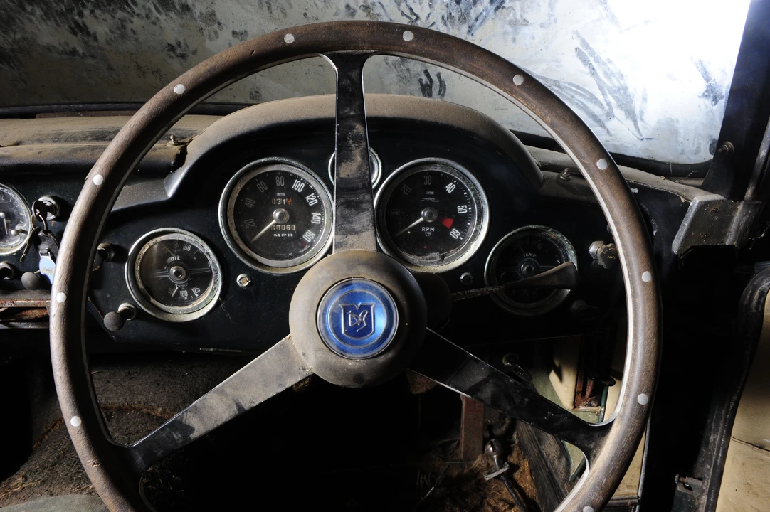 1963 Aston Martin DB4 Convertible - Image 3 of 13
