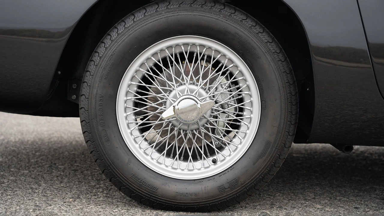 1963 Aston Martin DB4 Convertible - Image 30 of 31