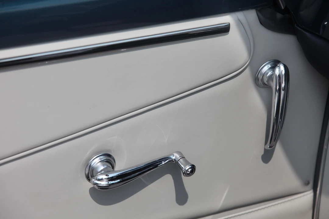 1963 Aston Martin DB4 Convertible - Image 15 of 27