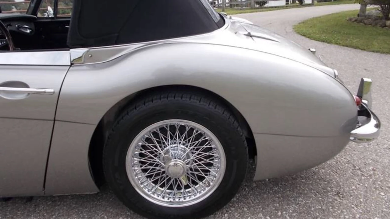 1963 Austin-Healey 3000 Mark II - Image 28 of 31