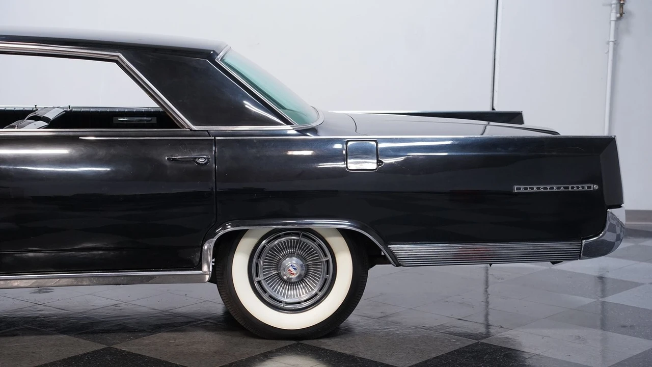 1963 Buick Electra - Image 15 of 30