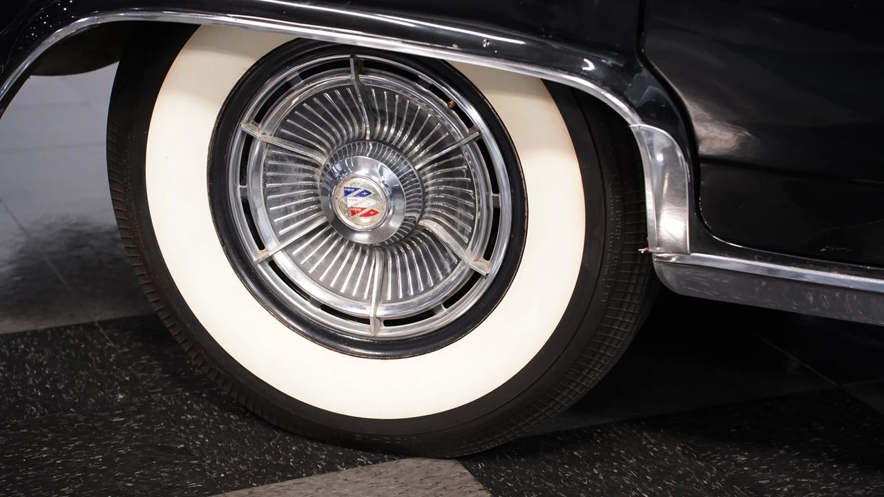 1963 Buick Electra - Image 24 of 30