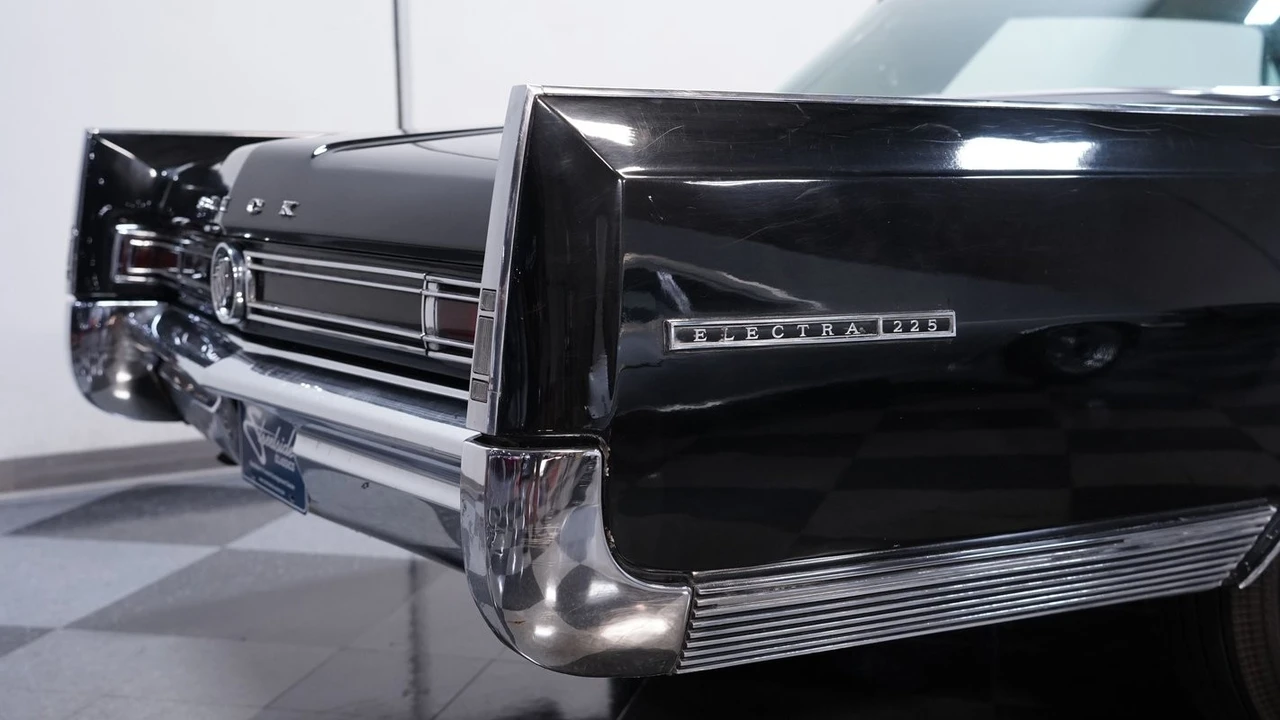 1963 Buick Electra - Image 28 of 30