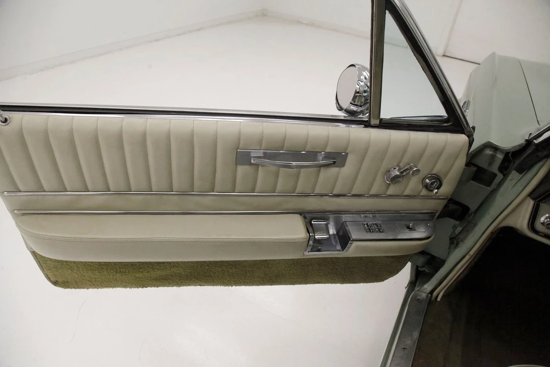 1963 Buick Electra - Image 25 of 31