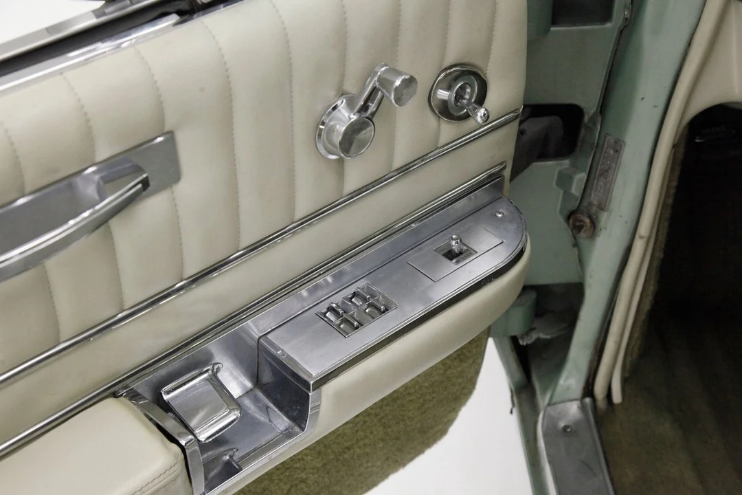 1963 Buick Electra - Image 27 of 31