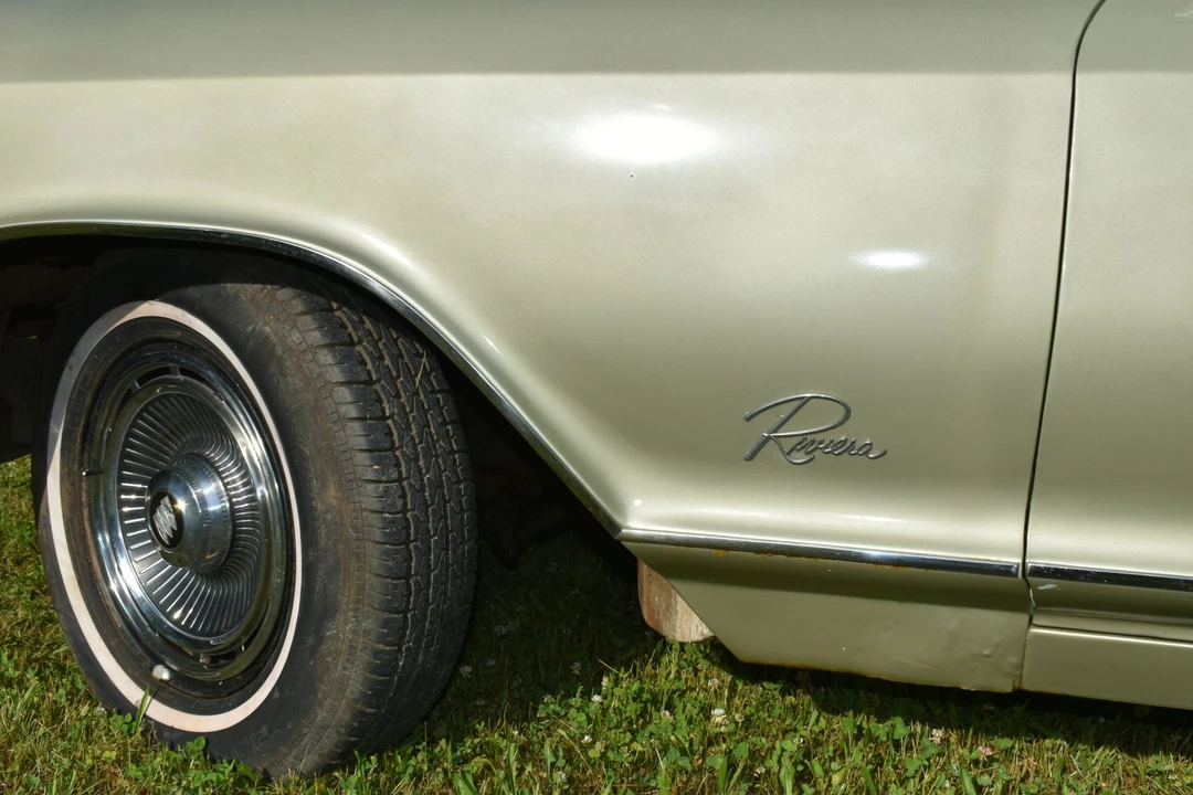 1963 Buick Riviera 1st Gen - Image 28 of 31