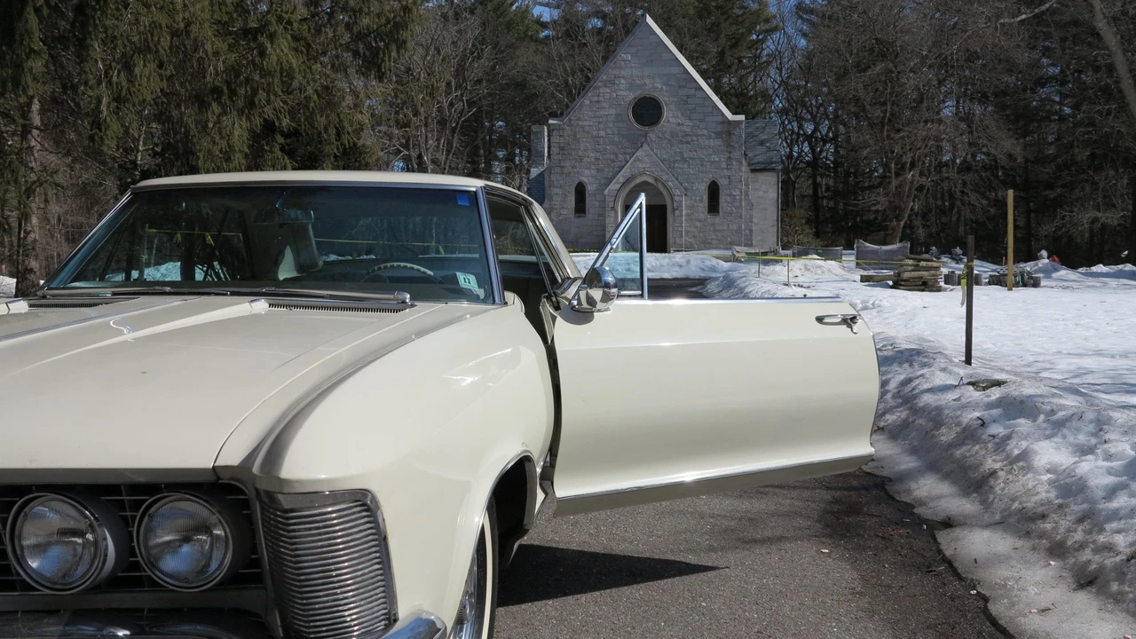 1963 Buick Riviera 1st Gen - Image 25 of 31