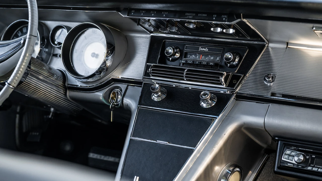 1963 Buick Riviera 1st Gen - Image 23 of 31