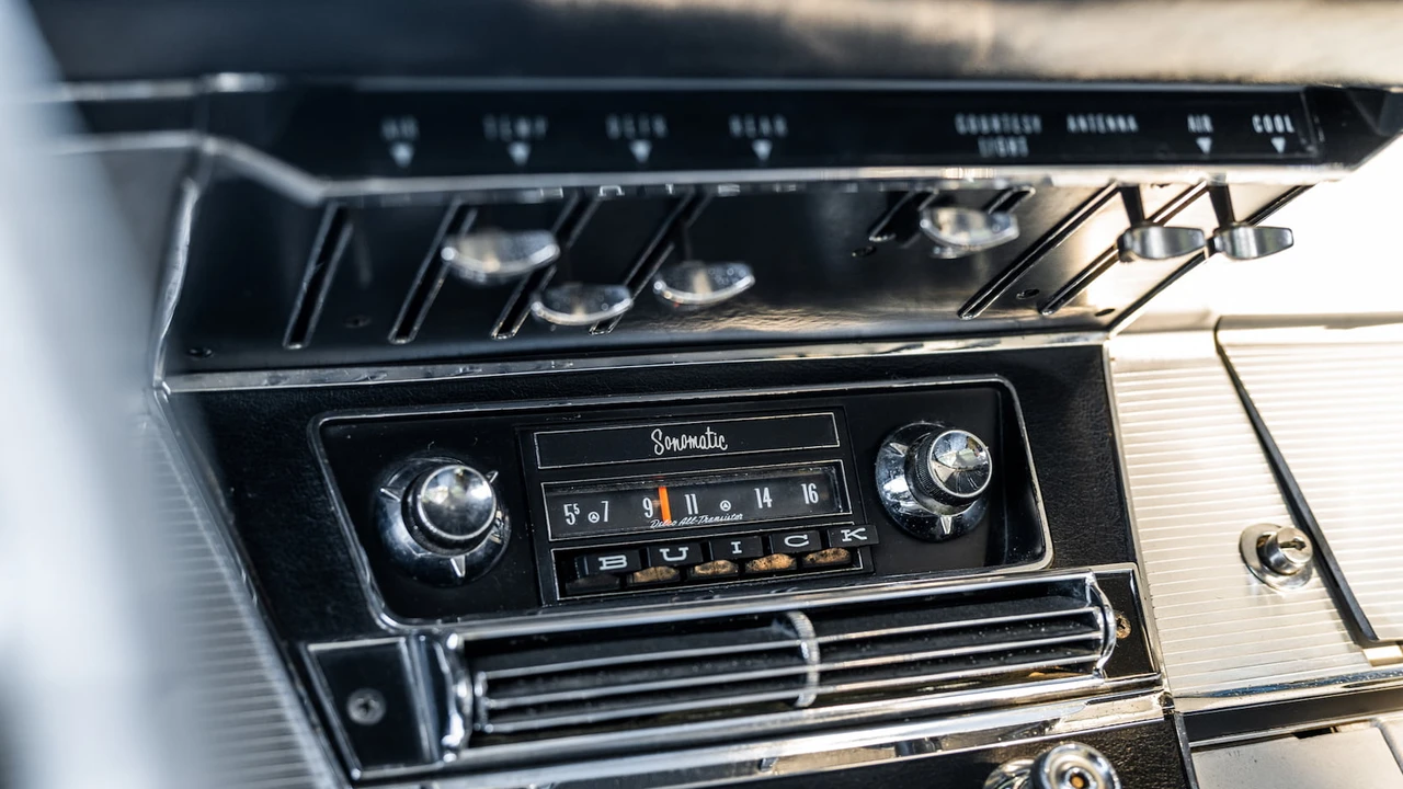 1963 Buick Riviera 1st Gen - Image 25 of 31