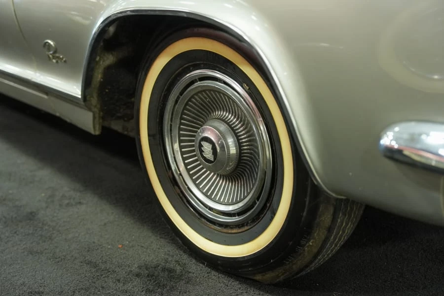 1963 Buick Riviera 1st Gen - Image 15 of 31
