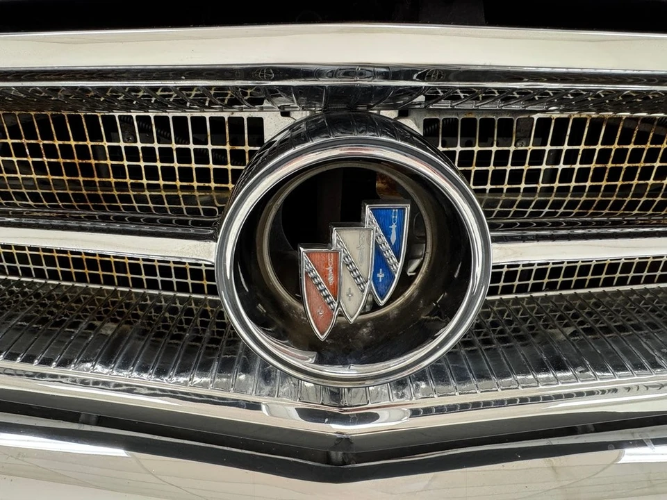 1963 Buick Wildcat - Image 10 of 21