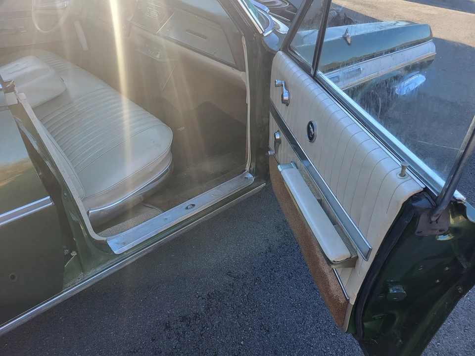 1963 Buick Wildcat - Image 25 of 31