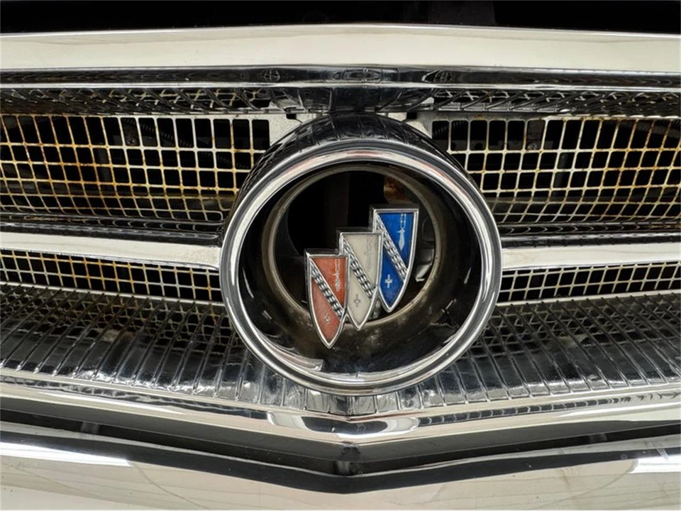 1963 Buick Wildcat - Image 10 of 31