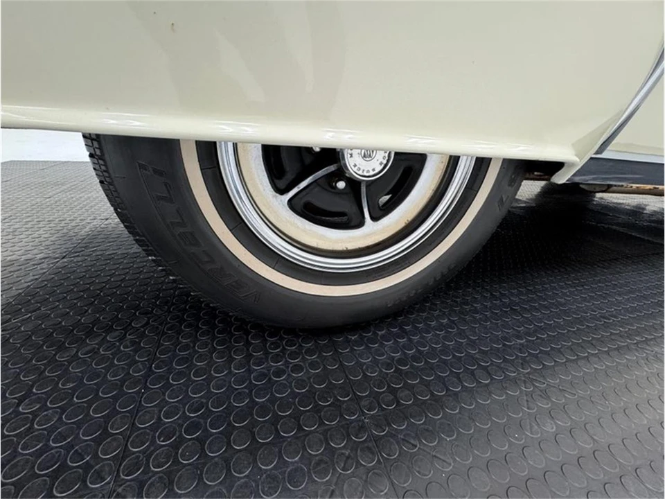 1963 Buick Wildcat - Image 26 of 31