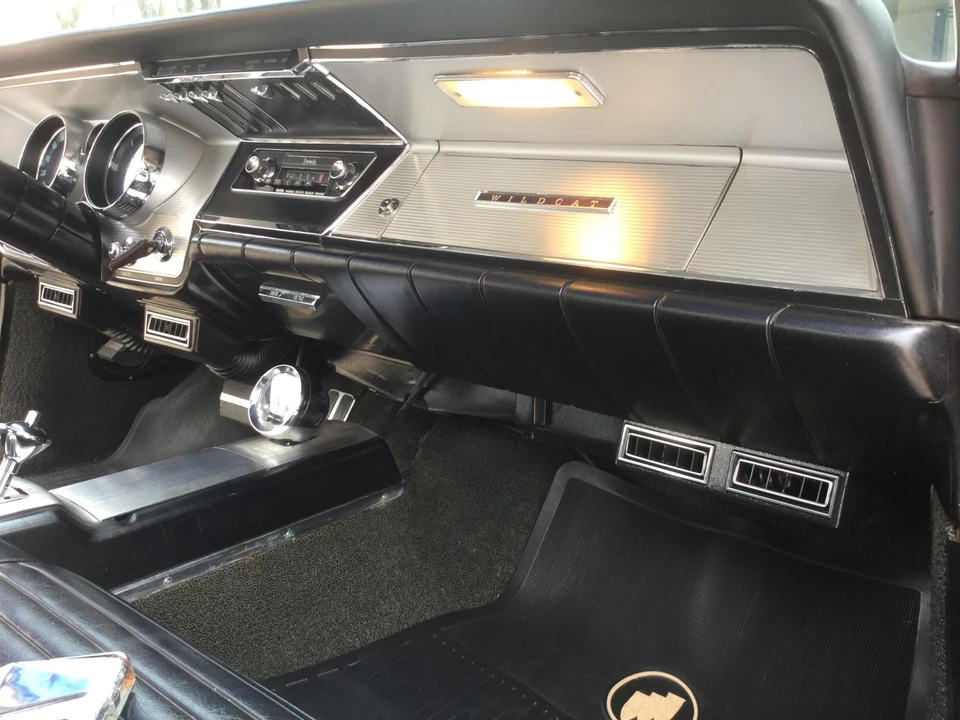 1963 Buick Wildcat - Image 16 of 31