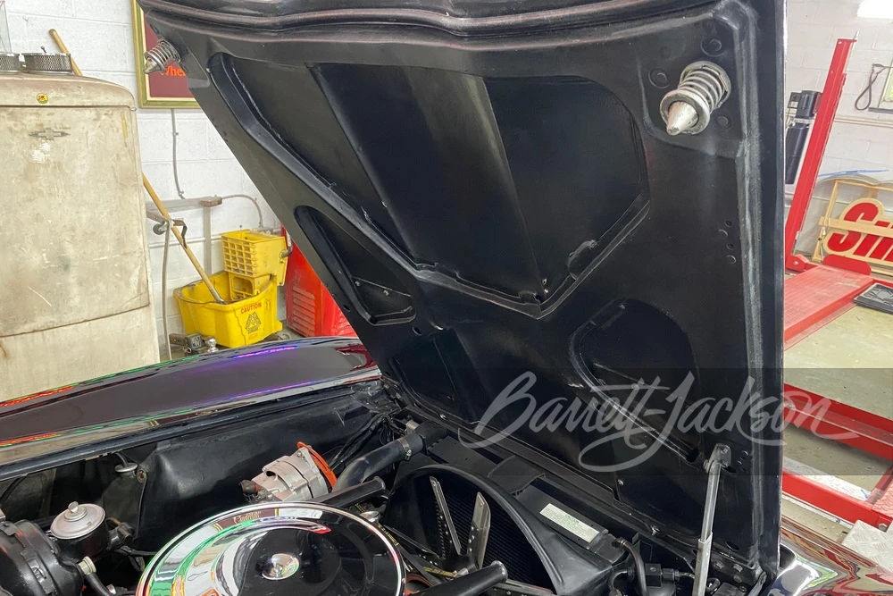 1963 Chevrolet Corvette C2 - Image 16 of 17
