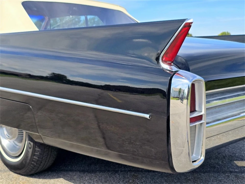1963 Cadillac Series 62 6th Gen - Image 14 of 28