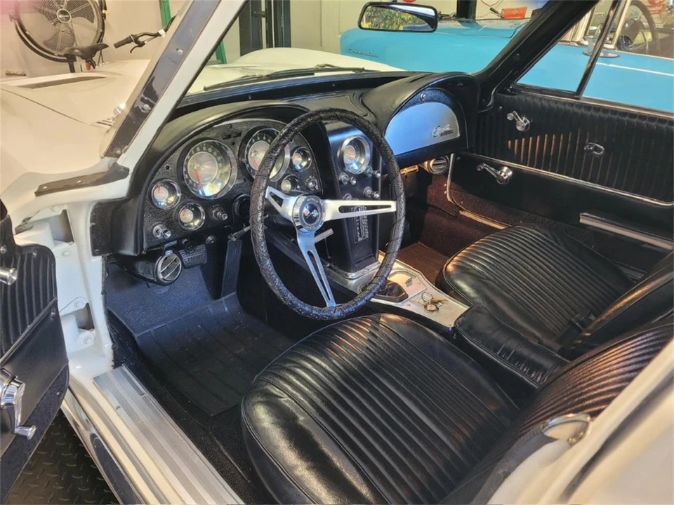 1963 Chevrolet Corvette C2 - Image 27 of 31