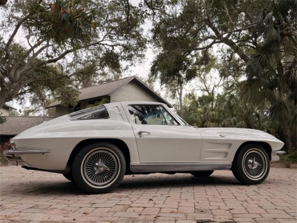 1963 Chevrolet Corvette C2 - Image 11 of 31