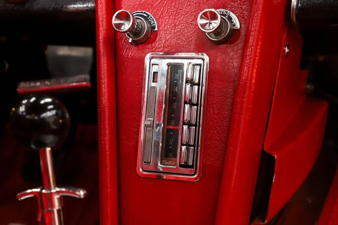 1963 Chevrolet Corvette C2 - Image 23 of 31