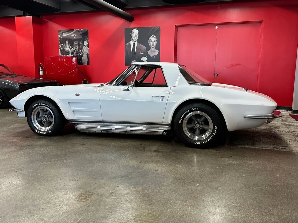 1963 Chevrolet Corvette C2 - Image 25 of 31