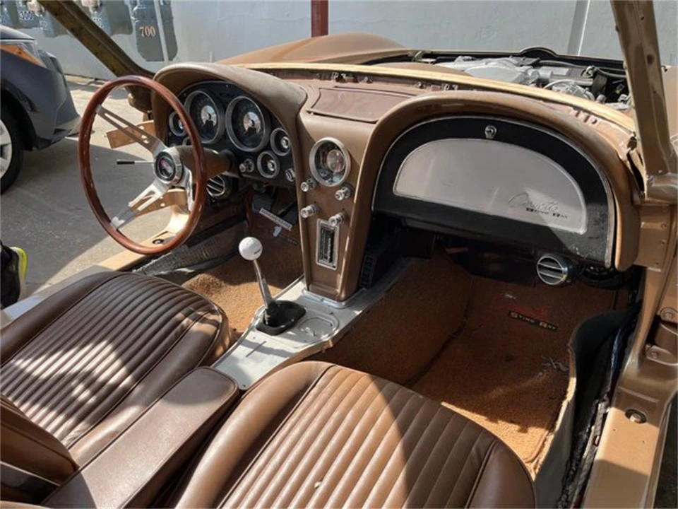 1963 Chevrolet Corvette C2 - Image 24 of 31