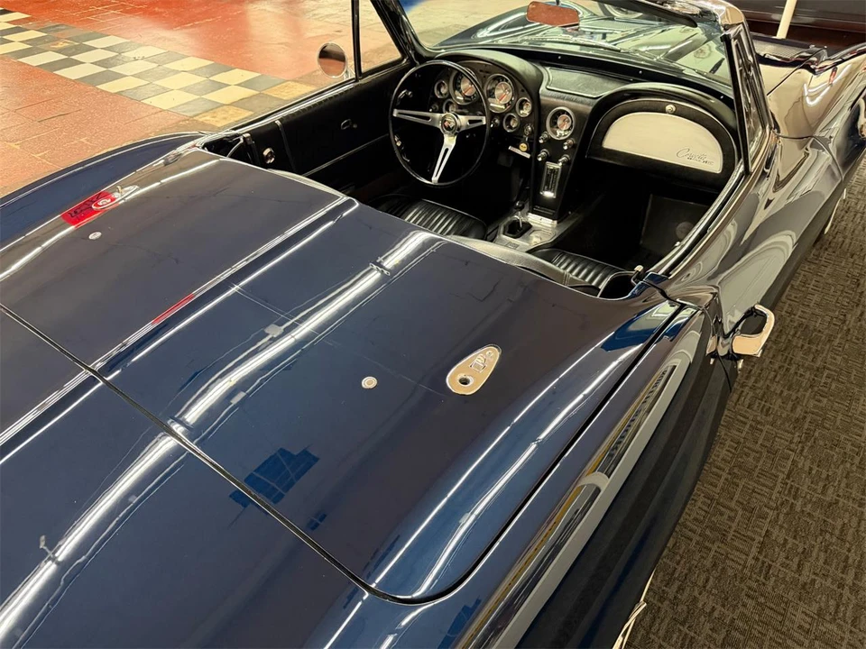1963 Chevrolet Corvette C2 - Image 24 of 31