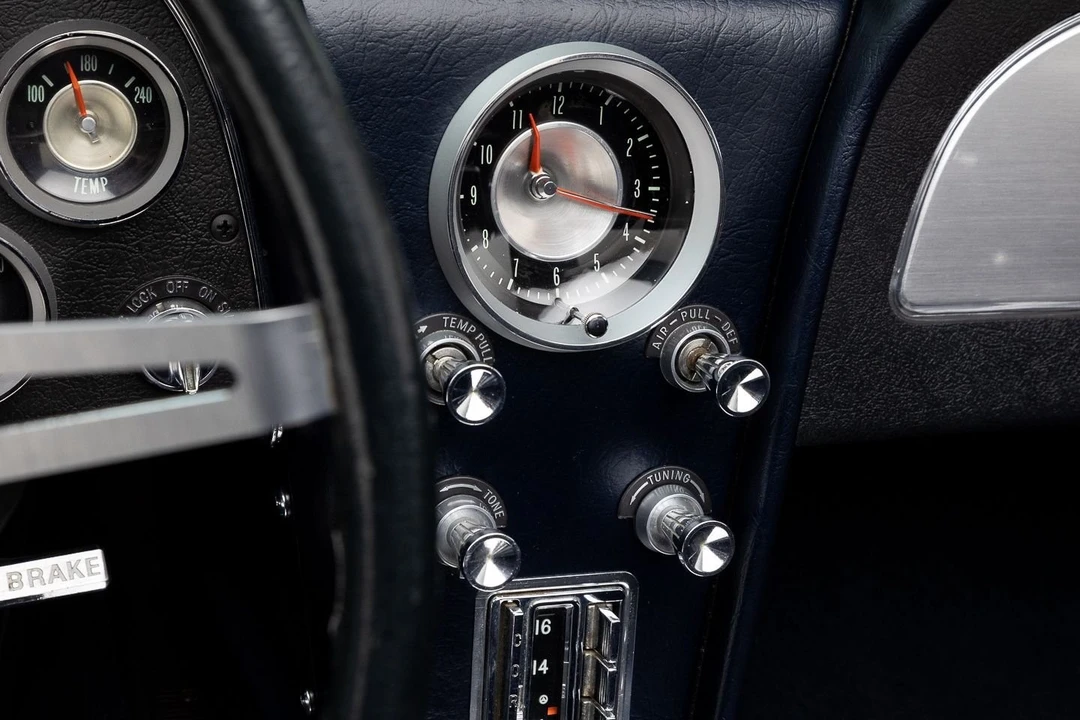 1963 Chevrolet Corvette C2 - Image 25 of 31