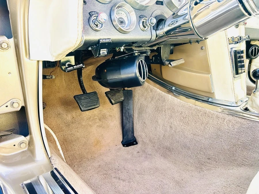1963 Chevrolet Corvette C2 - Image 18 of 28