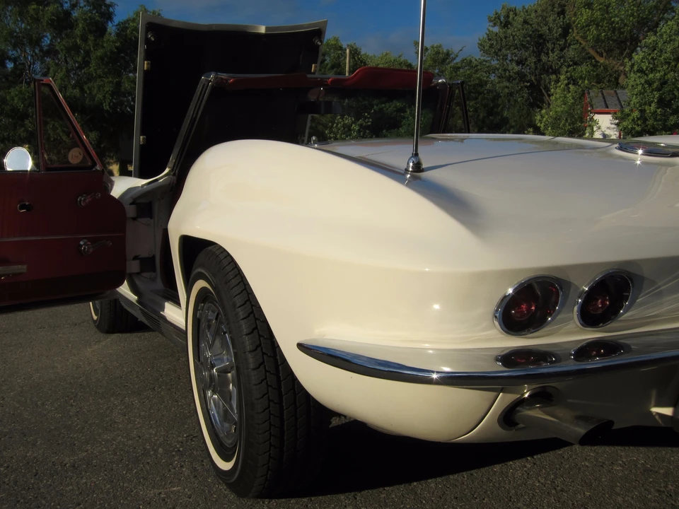 1963 Chevrolet Corvette C2 - Image 27 of 31