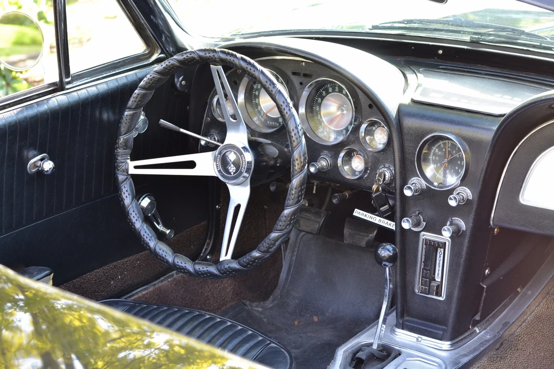 1963 Chevrolet Corvette C2 - Image 24 of 31