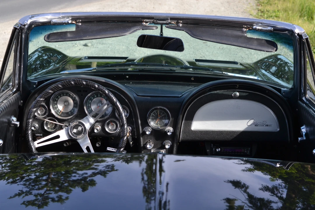 1963 Chevrolet Corvette C2 - Image 25 of 31