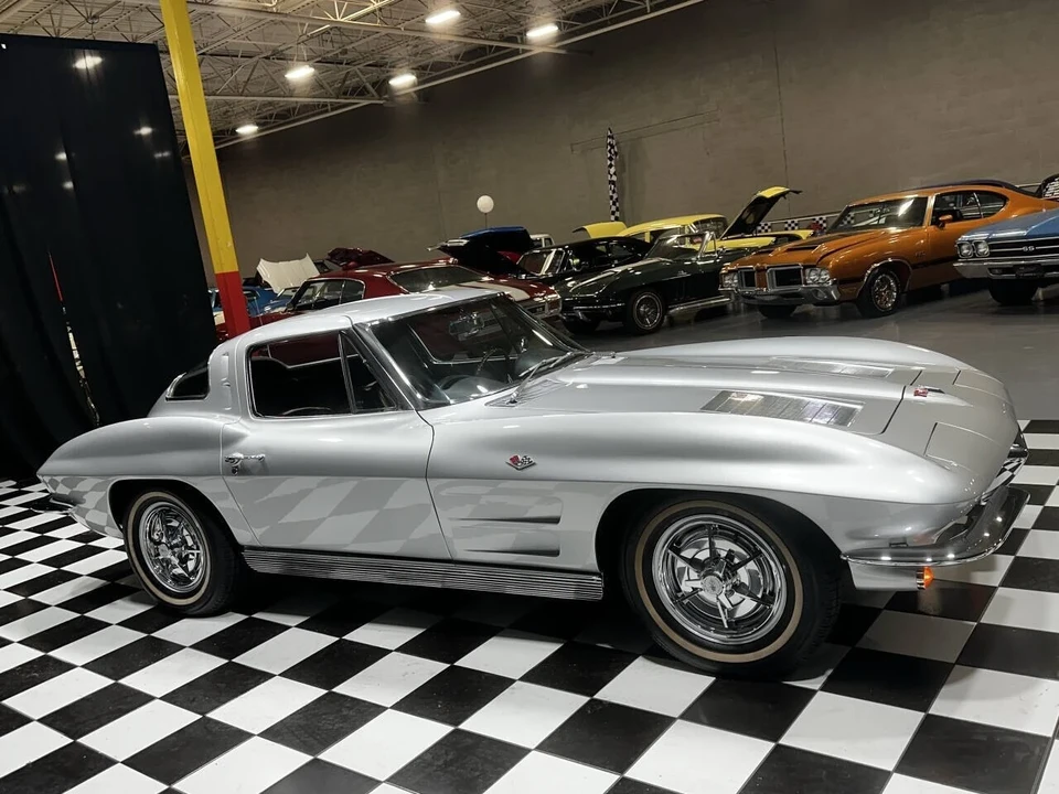 1963 Chevrolet Corvette C2 - Image 12 of 21