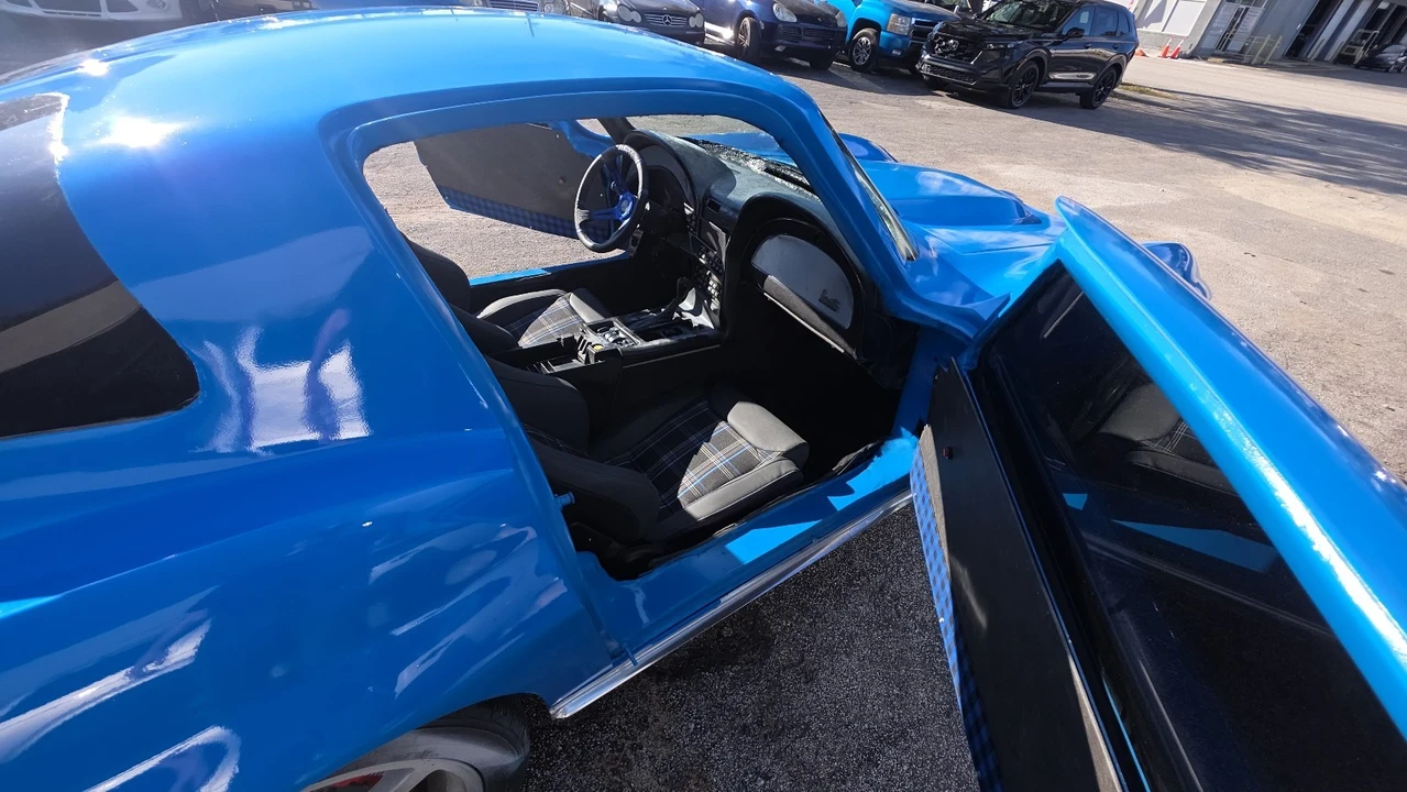 1963 Chevrolet Corvette C2 - Image 13 of 15