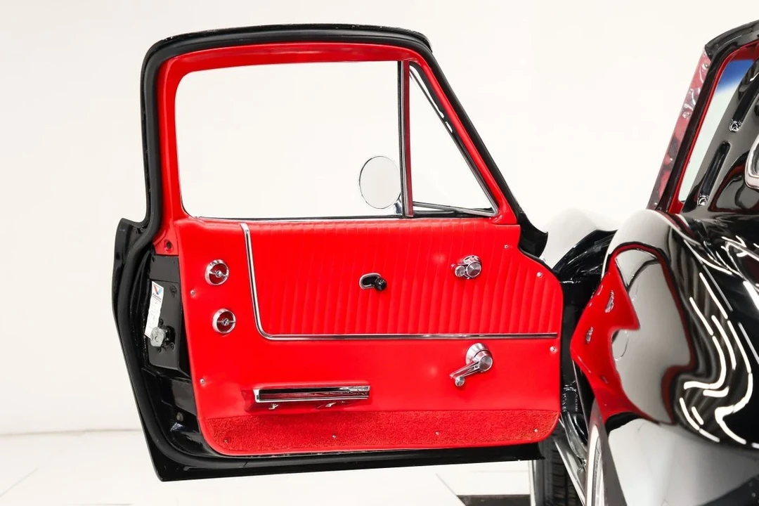 1963 Chevrolet Corvette C2 - Image 6 of 8