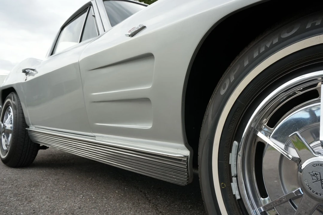 1963 Chevrolet Corvette C2 - Image 11 of 21