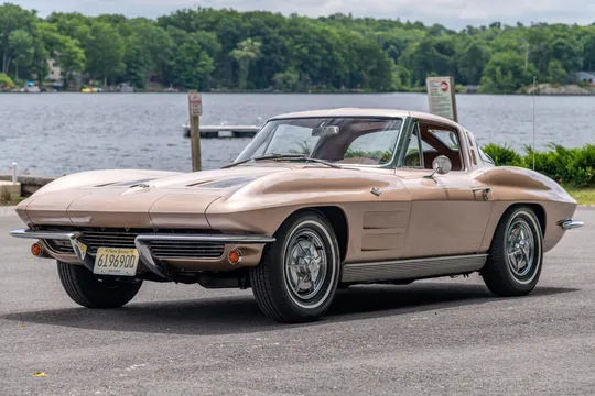 1963 Chevrolet Corvette Split-Window Coupe 327/300 4-Speed
