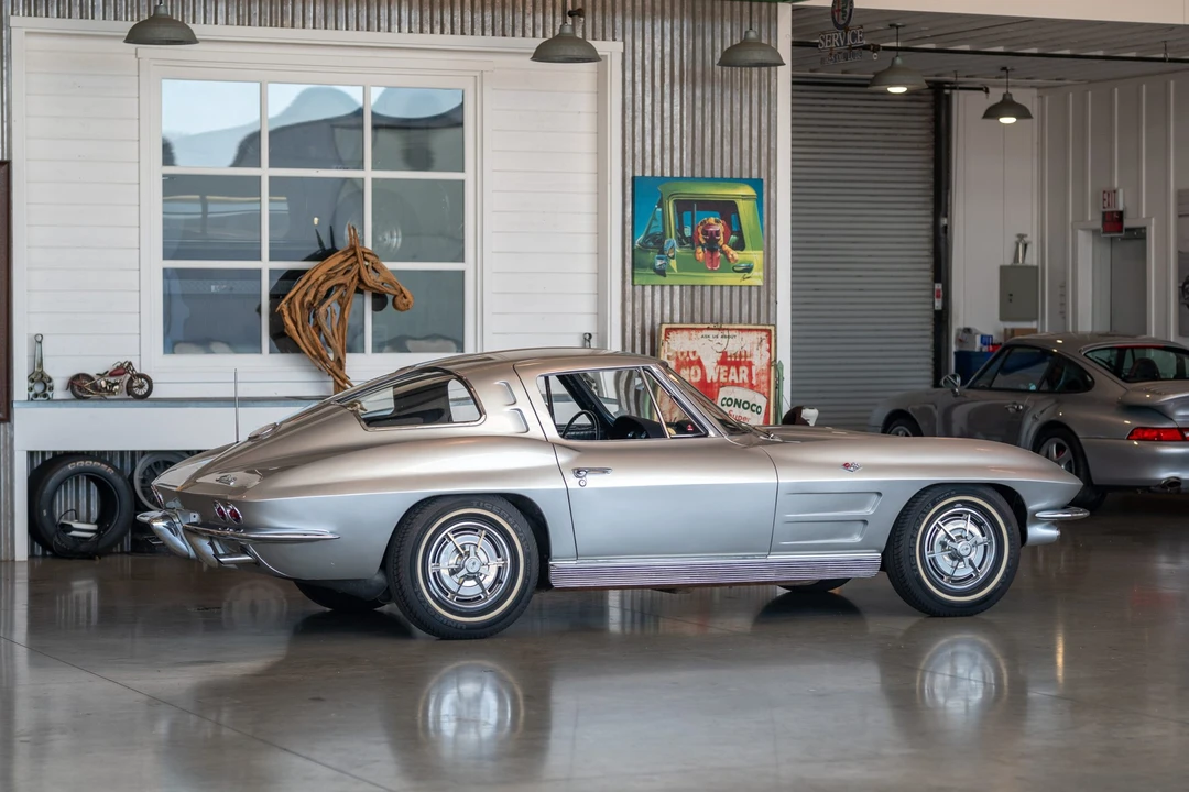 1963 Chevrolet Corvette C2 - Image 22 of 31