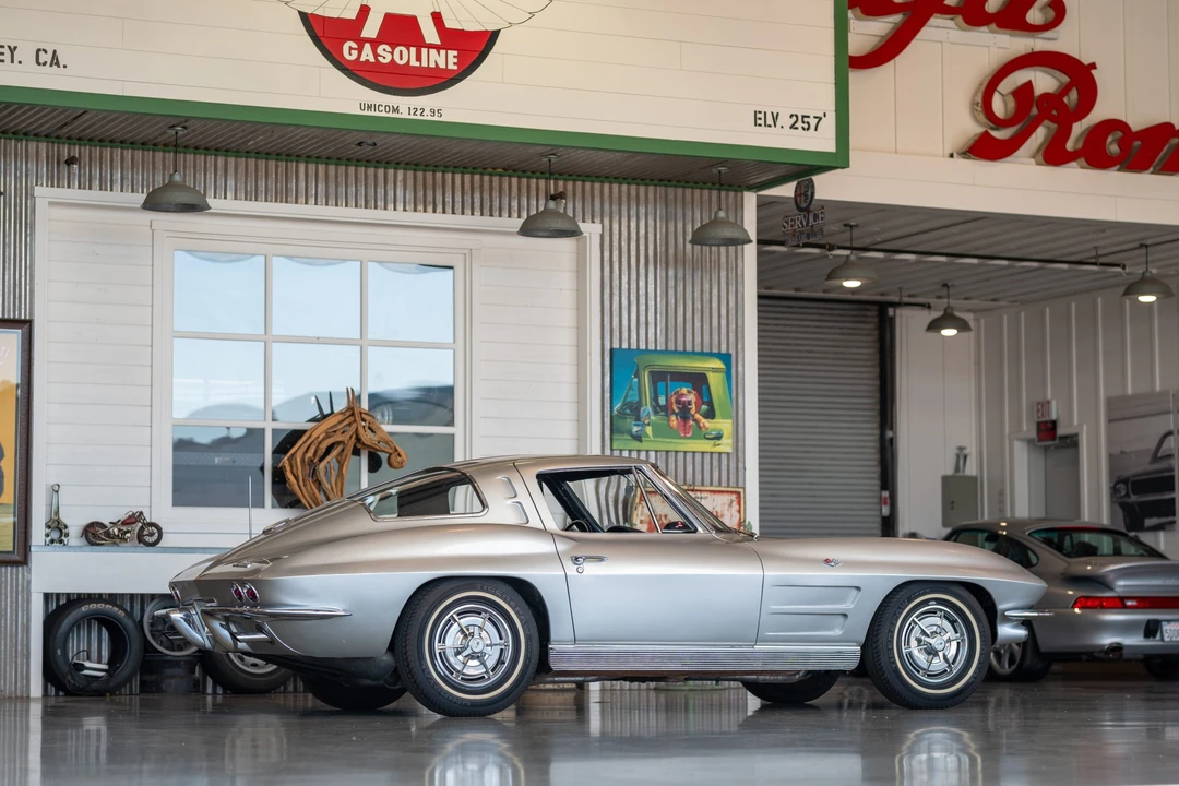 1963 Chevrolet Corvette C2 - Image 23 of 31