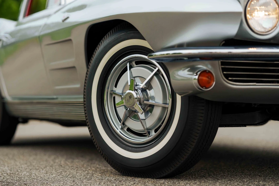 1963 Chevrolet Corvette C2 - Image 17 of 31