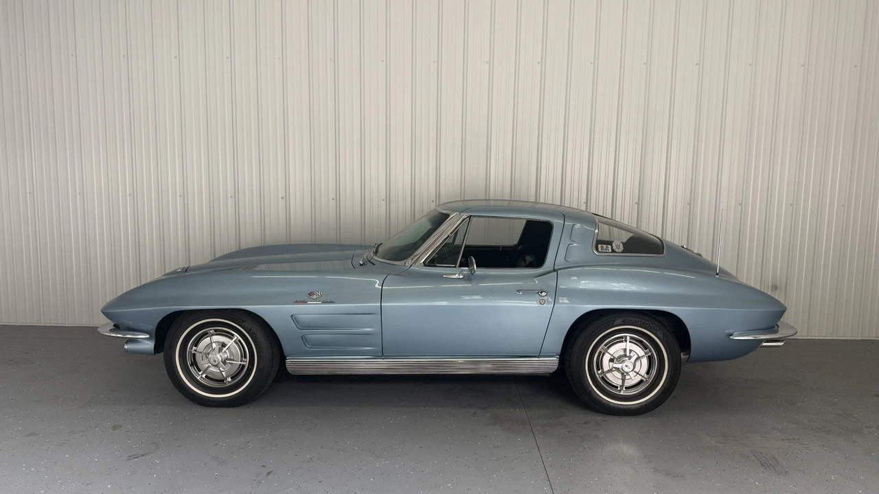 1963 Chevrolet Corvette C2 - Image 30 of 31