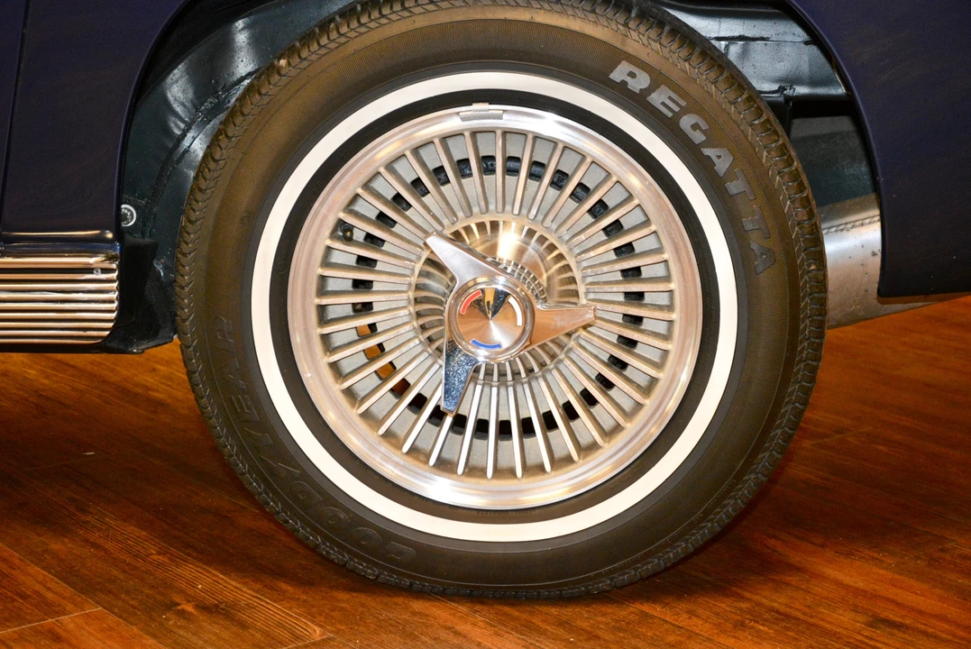 1963 Chevrolet Corvette C2 - Image 22 of 31
