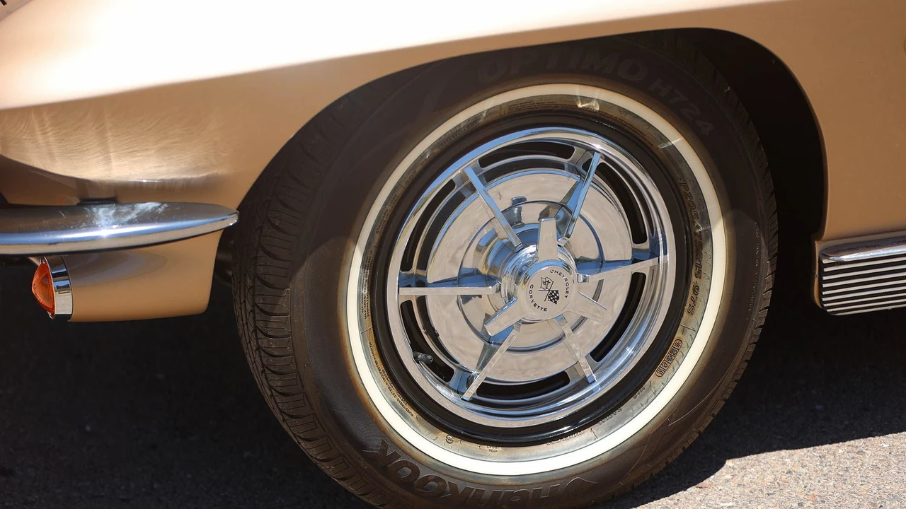 1963 Chevrolet Corvette C2 - Image 23 of 31