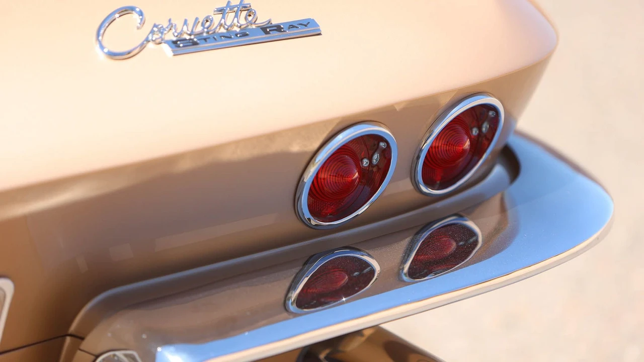 1963 Chevrolet Corvette C2 - Image 18 of 31
