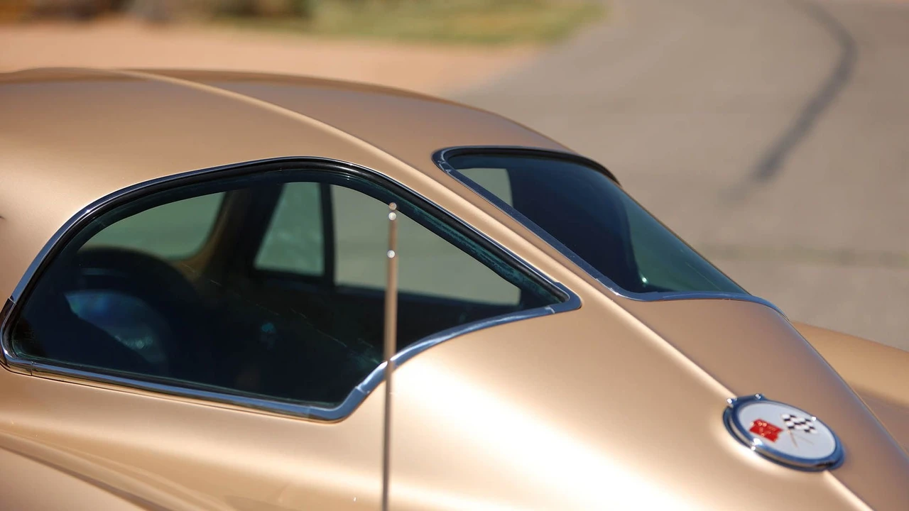 1963 Chevrolet Corvette C2 - Image 16 of 31