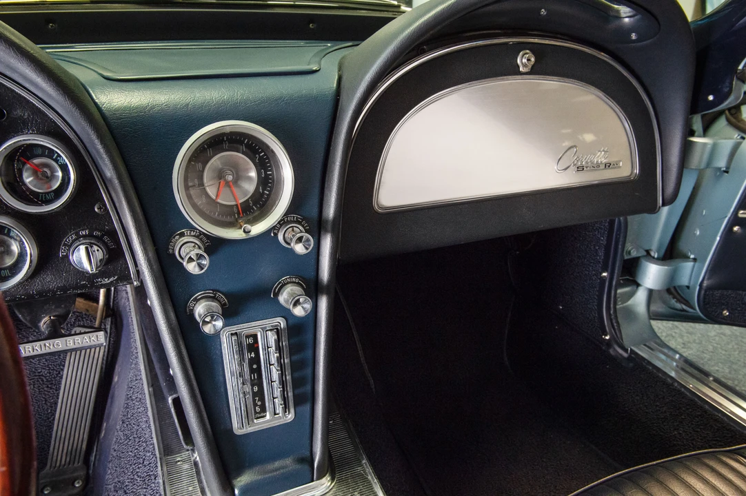 1963 Chevrolet Corvette C2 - Image 10 of 31