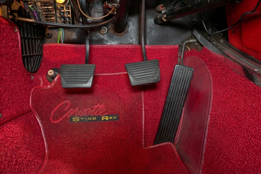 1963 Chevrolet Corvette C2 - Image 30 of 31