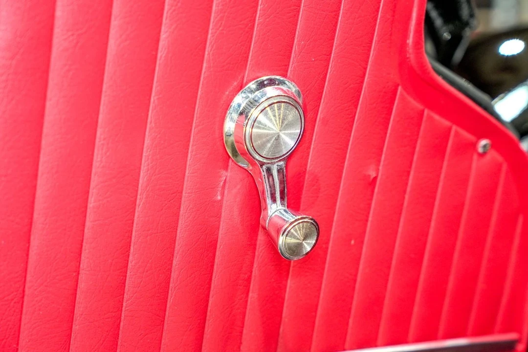 1963 Chevrolet Corvette C2 - Image 21 of 31