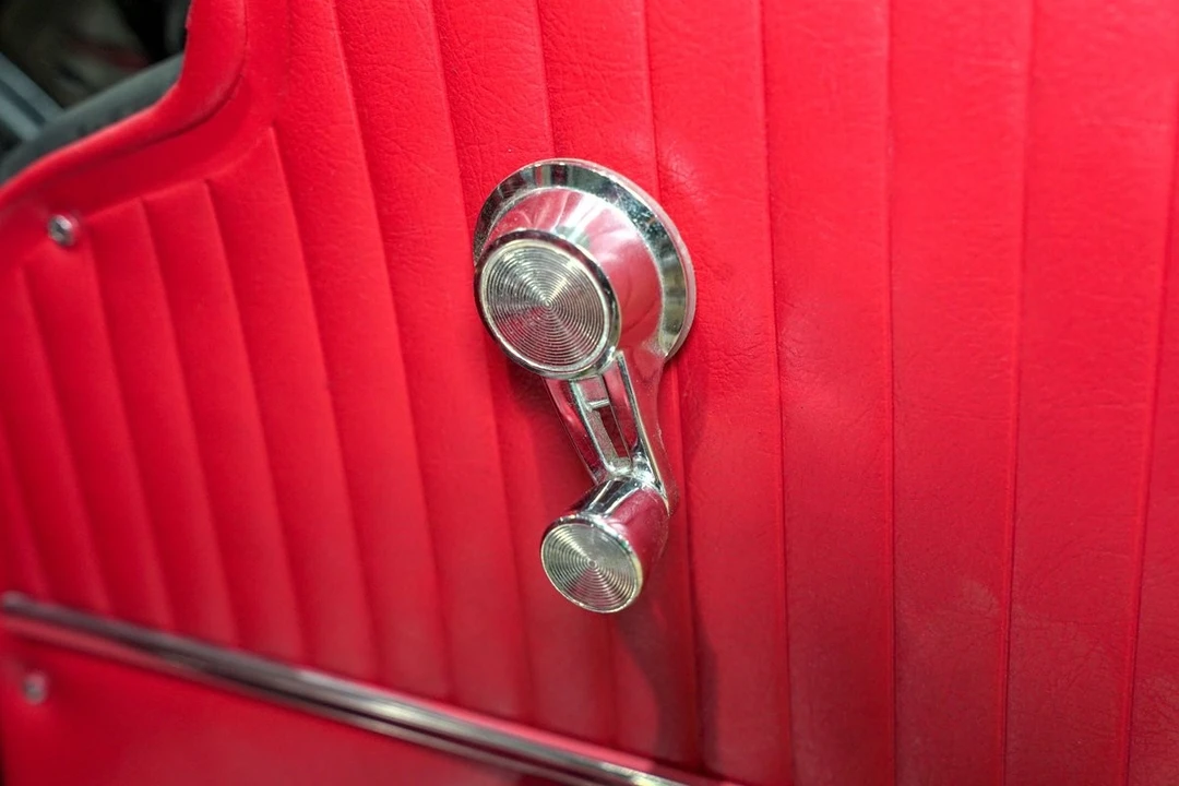 1963 Chevrolet Corvette C2 - Image 15 of 31